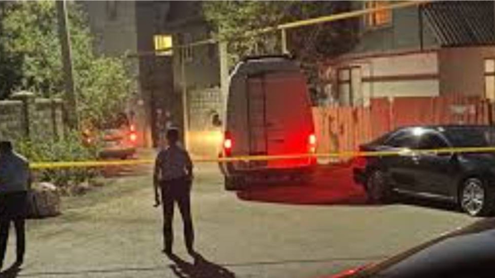 Алматылық тұрғын сот орындаушылары мен полицейлерді атып тастады.