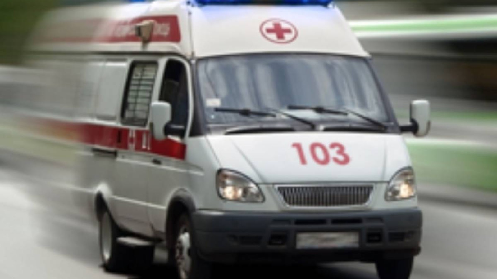 Оралда жүкті әйелді әкеле жатқан жедел жәрдем көлігі аударылды.