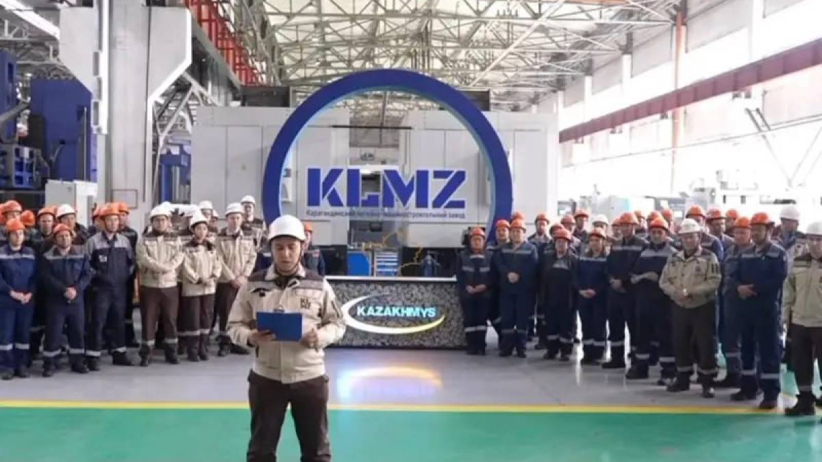 Көлік құрастыру зауытының жұмысшылары утильалымды алып тастауға қарсы шықты.