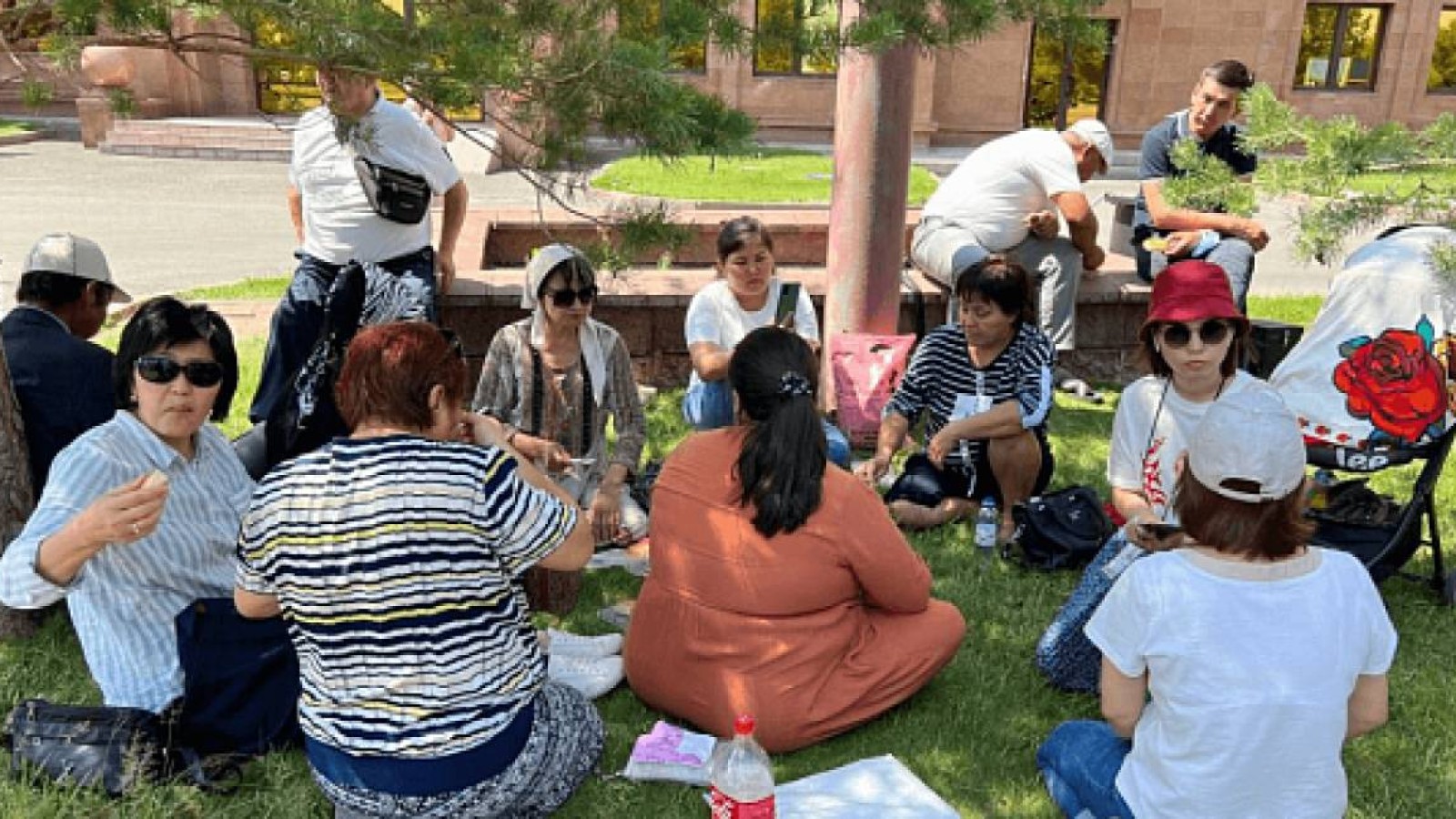 Елордада саясаткер Рысбек Сәрсенбай мен бірқатар азамат қамауға алынды.