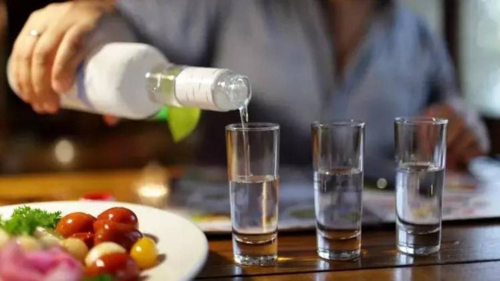 Қазақстанда арақ ішу азайды.