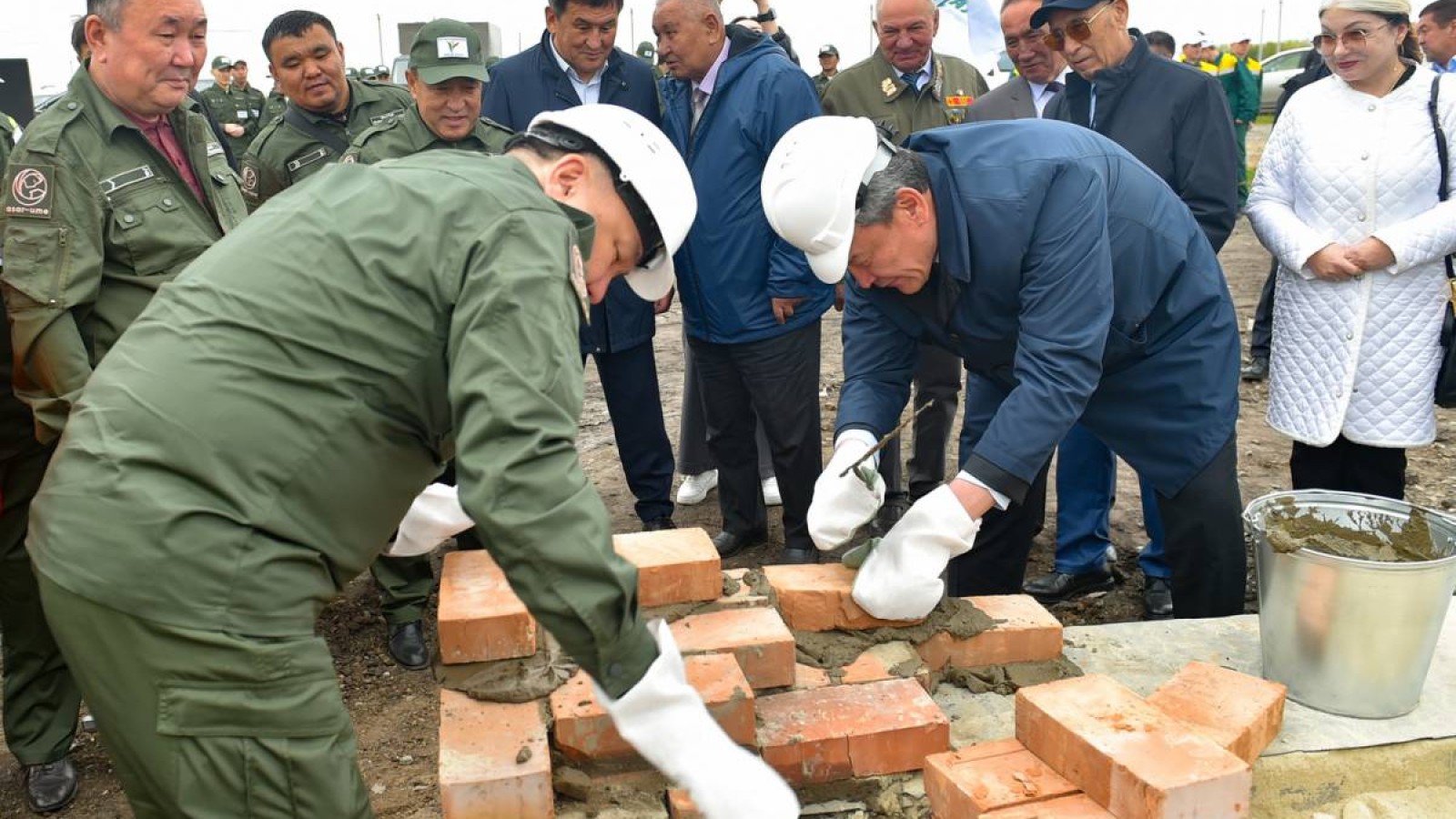 Су тасқыны: үй салуға «Ауыл» жастары көмектеседі.