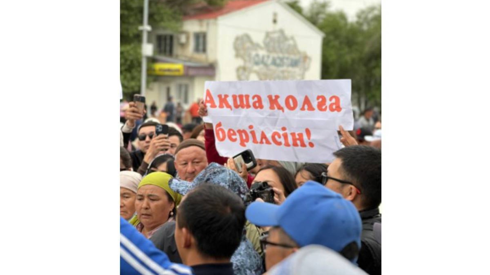 Құлсарыда үш күннен бері митинг жалғасып жатыр.