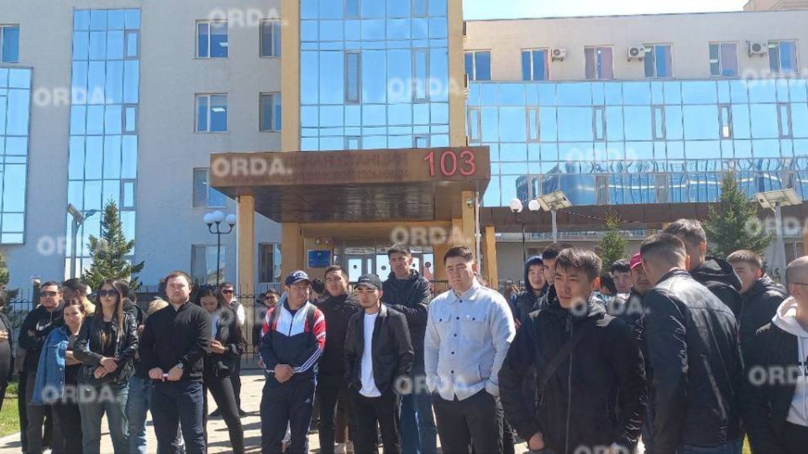 Астанада фельдшерлер наразылыққа шықты.