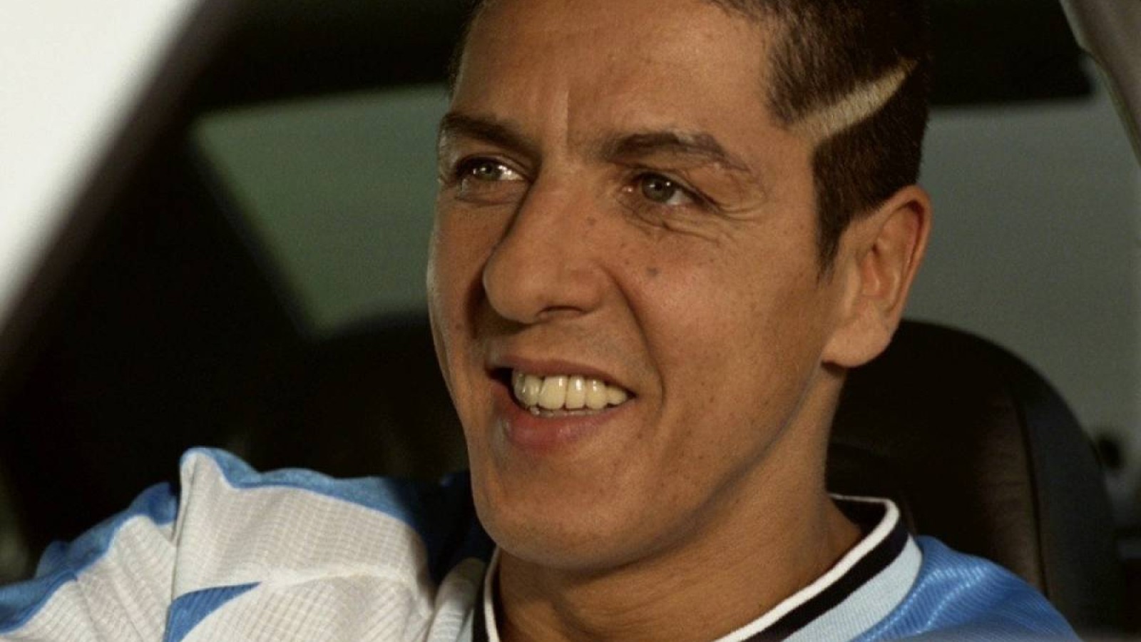 Такси фильміндегі Даниель Абайдың өлеңін оқыды.