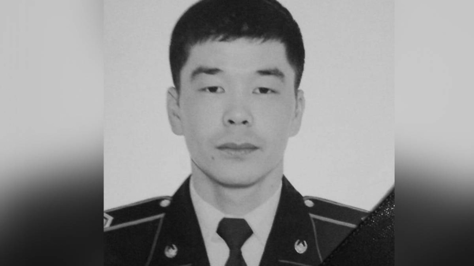 Өз-өзіне қол жұмсамақ болған әйелді құтқарам деп суға батқан полицей көп балалы отбасының жалғыз асыраушысы болған.