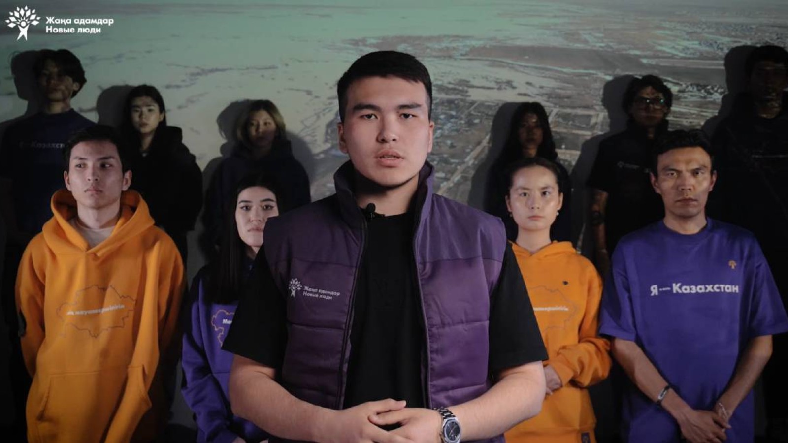 Жаңа Адамдар су тасқынынан зардап шеккендерге көмек көрсету үшін еріктілер орталықтарын ашады.