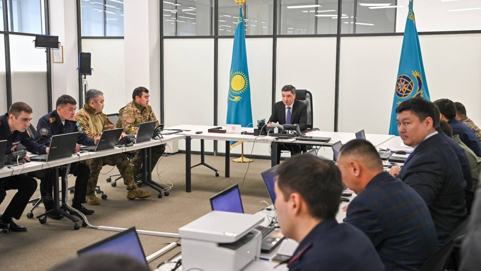 Олжас Бектенов: «Қазір бастысы – адам өмірін сақтап қалу және апат зардаптарын азайту».