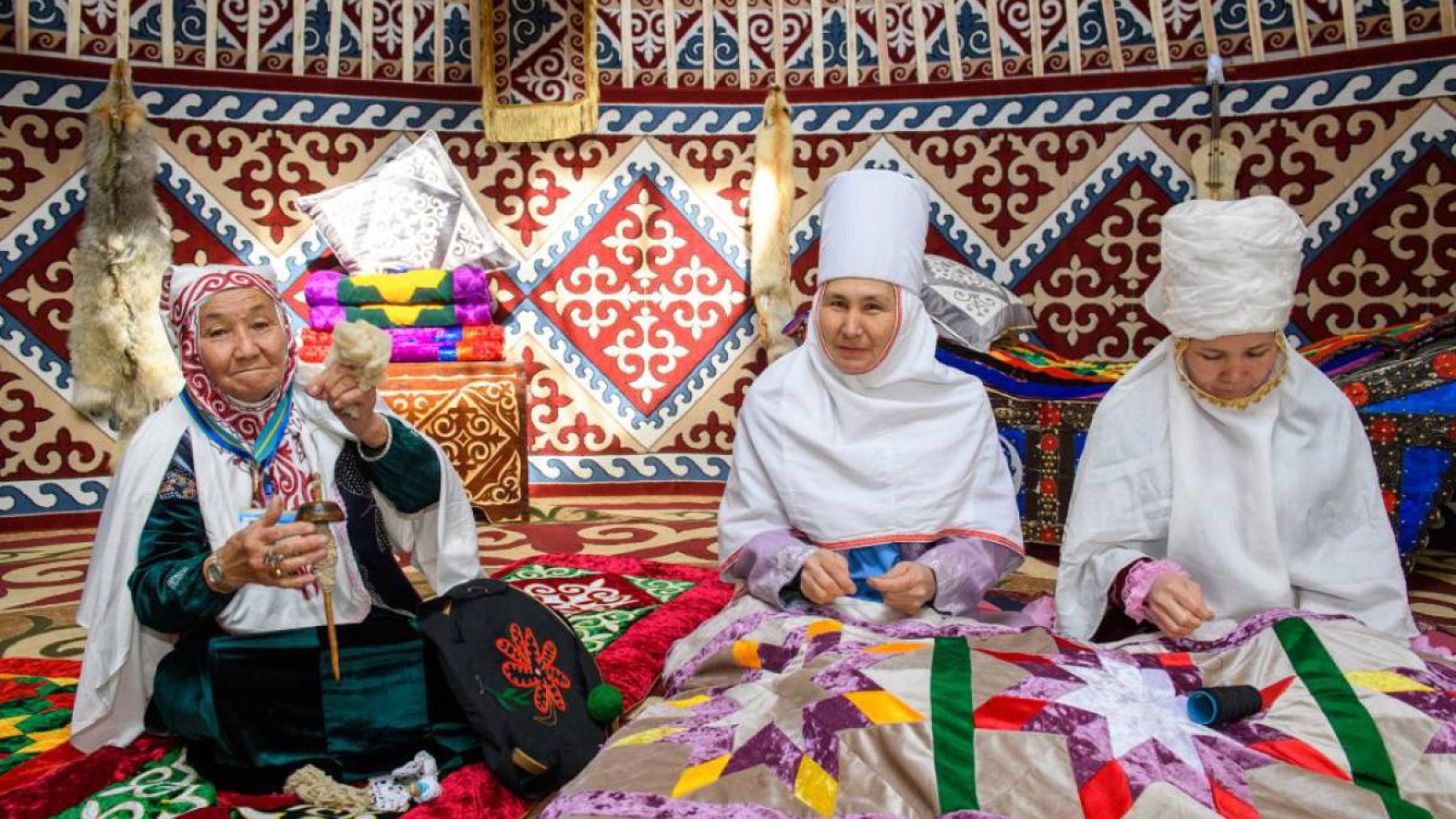 Ел тұрғындарының 80,4%-ы күнделікті өмірінде ұлттық киім киюге оң көзқараспен қарайды.