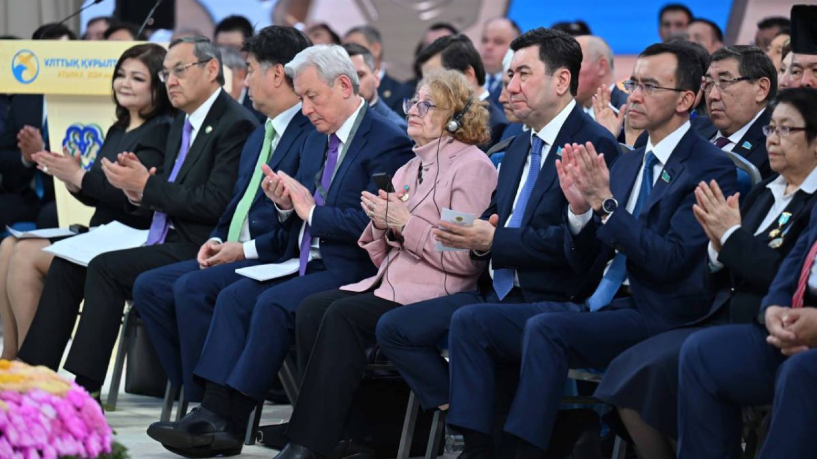 Шетелде жұмыс істеуден бас тартпаған жөн.