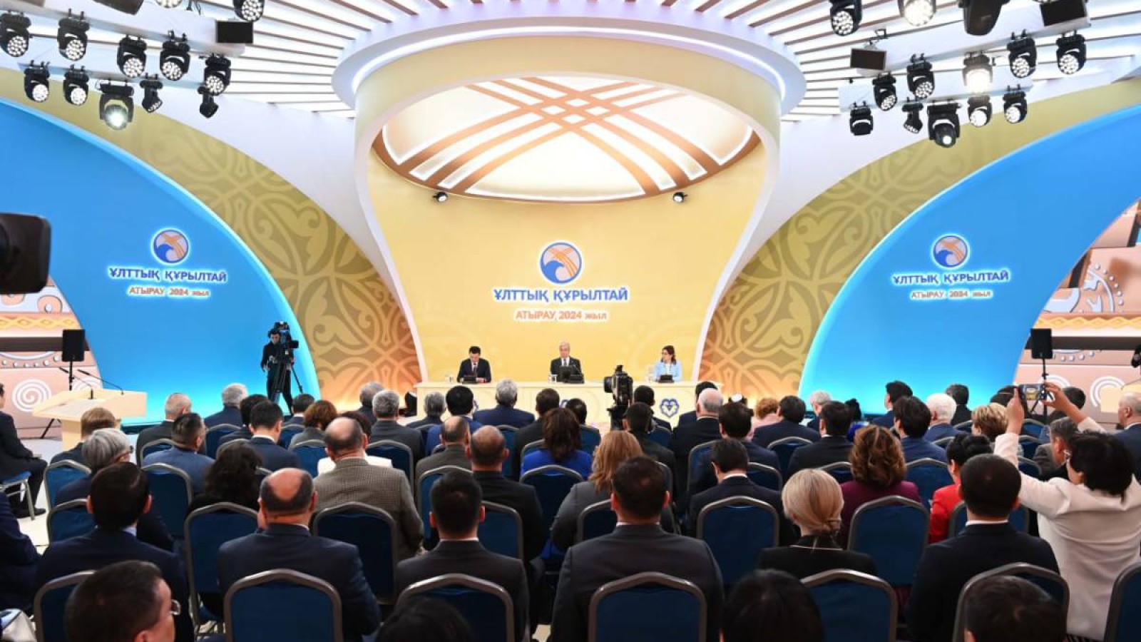 Мектеп, аурухана салудың сауабы мол — Тоқаев.