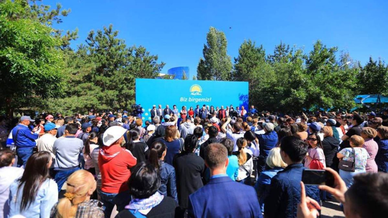 «Нұр Отанның» митингісі: Әр еркек әйелдеріне ие болу керек.