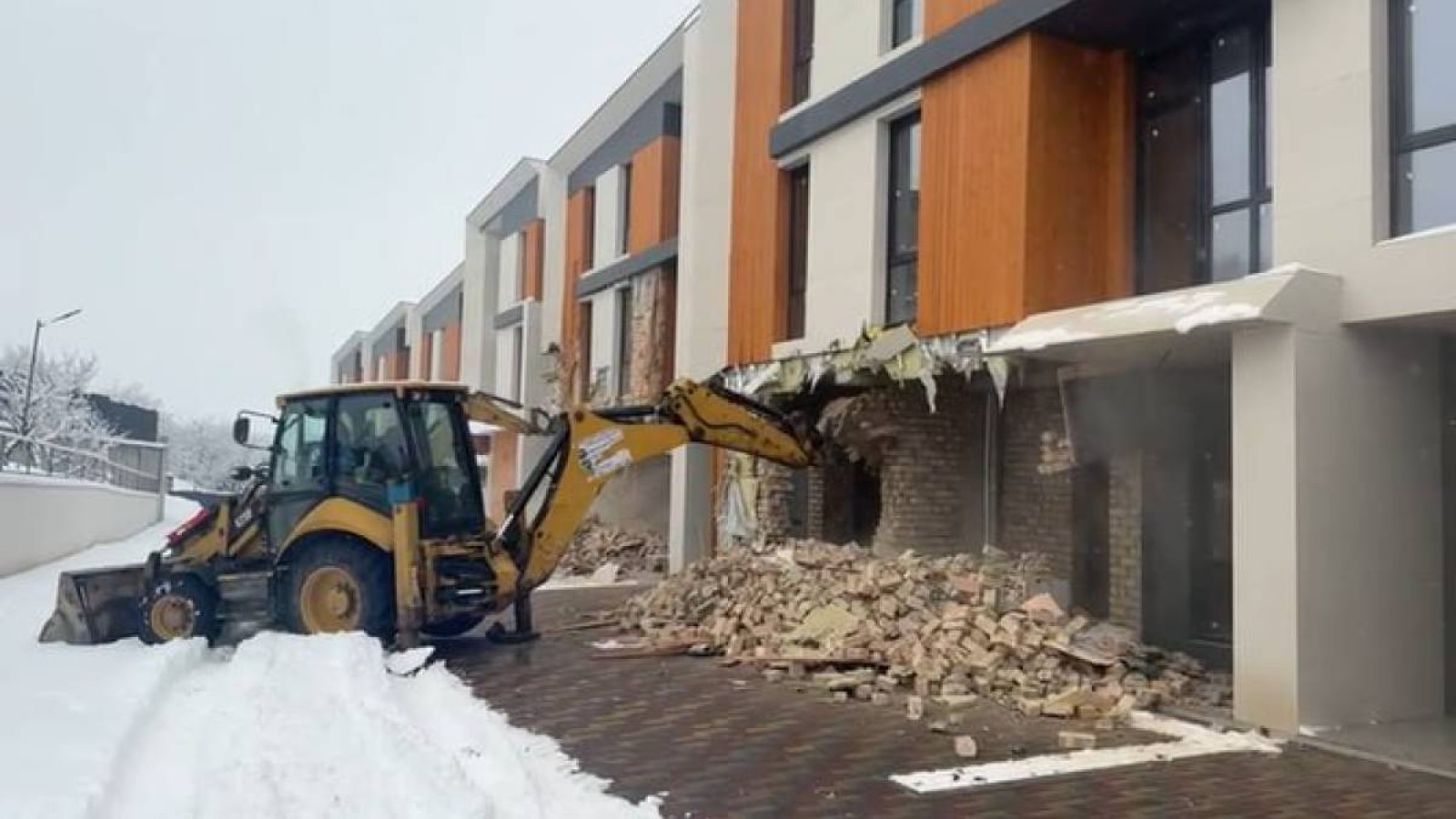 Алматыда «Мечта» тұрғын үй кешенін сүру жұмыстары жүріп жатыр.