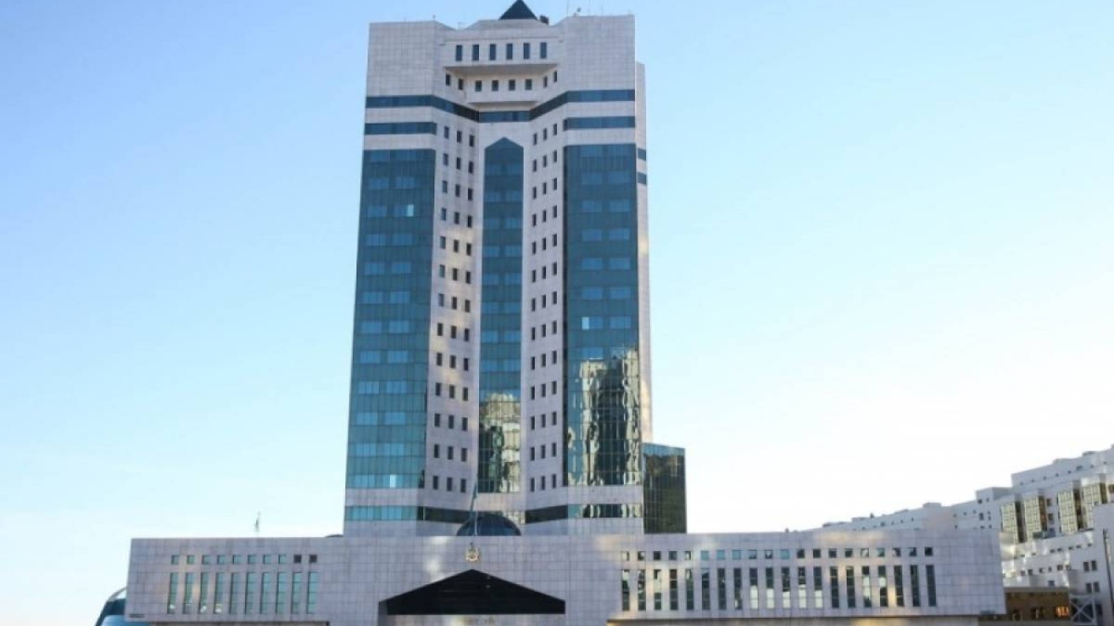 Мемлекеттік органдар арасындағы дауларды шешу жөніндегі өкілеттіктер енді Үкіметке беріледі.