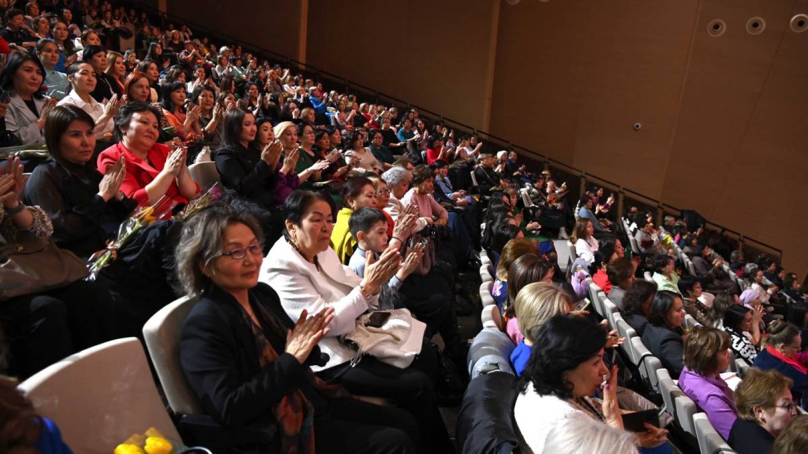 Елімізде қанша әйел бар екені айтылды.