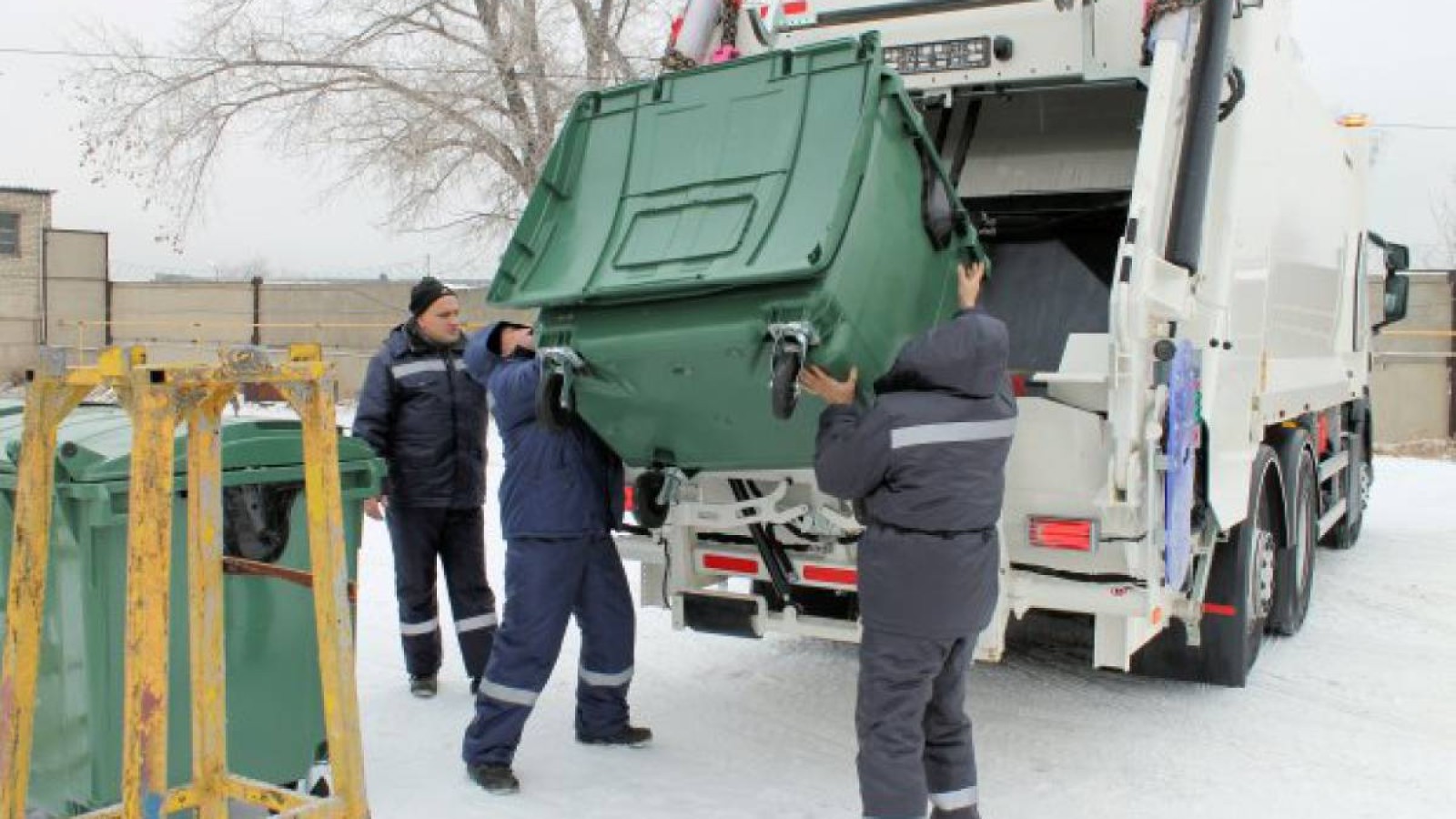 Астанада қоқыстарды уақытылы шығаруға коммуналдық қызметтің қауқары жетпей жатыр.