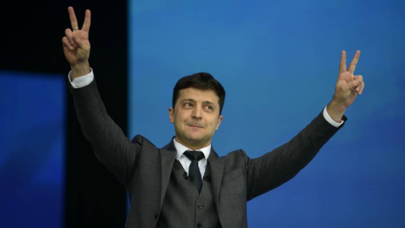 Украина президент сайлауы: Зеленский жеңісін тойлап, Порошенко жеңілісін мойындады — экзит-полл.