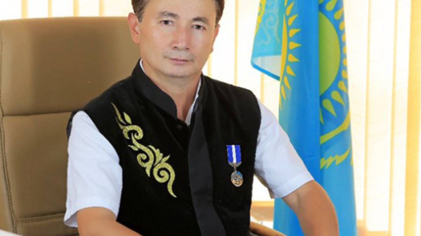 Мемлекеттік рәмізге түсіндірме беру артық – заңгер.