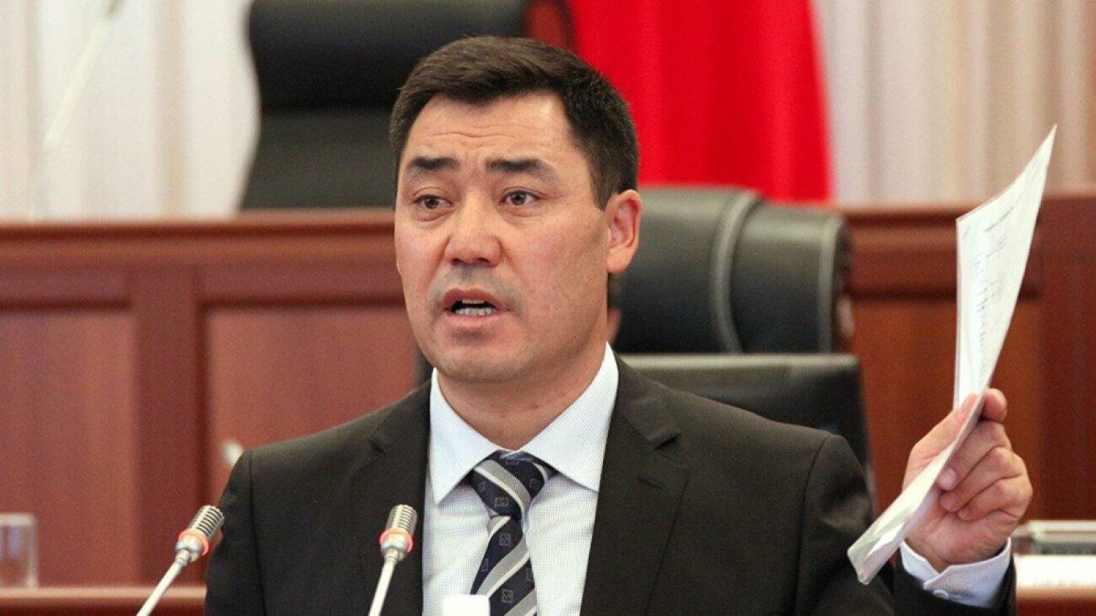 Қырғызстан: Атамбаев ұсталып, Жапаров премьер-министр болды.