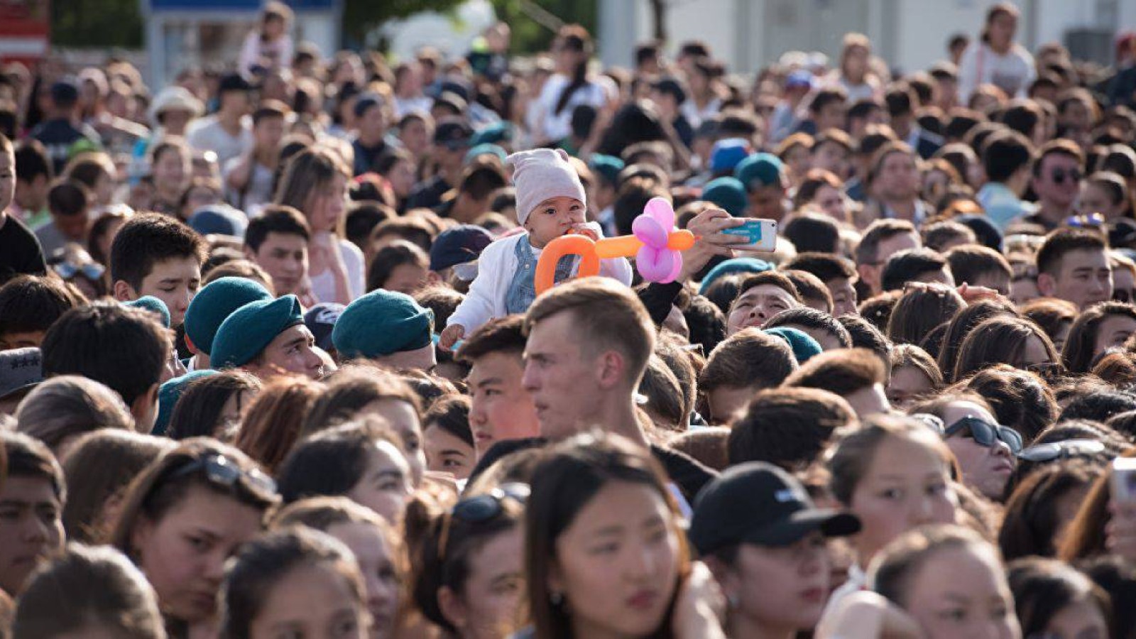 Елімізде 10 мыңнан астам адамға іздеуде жүр.