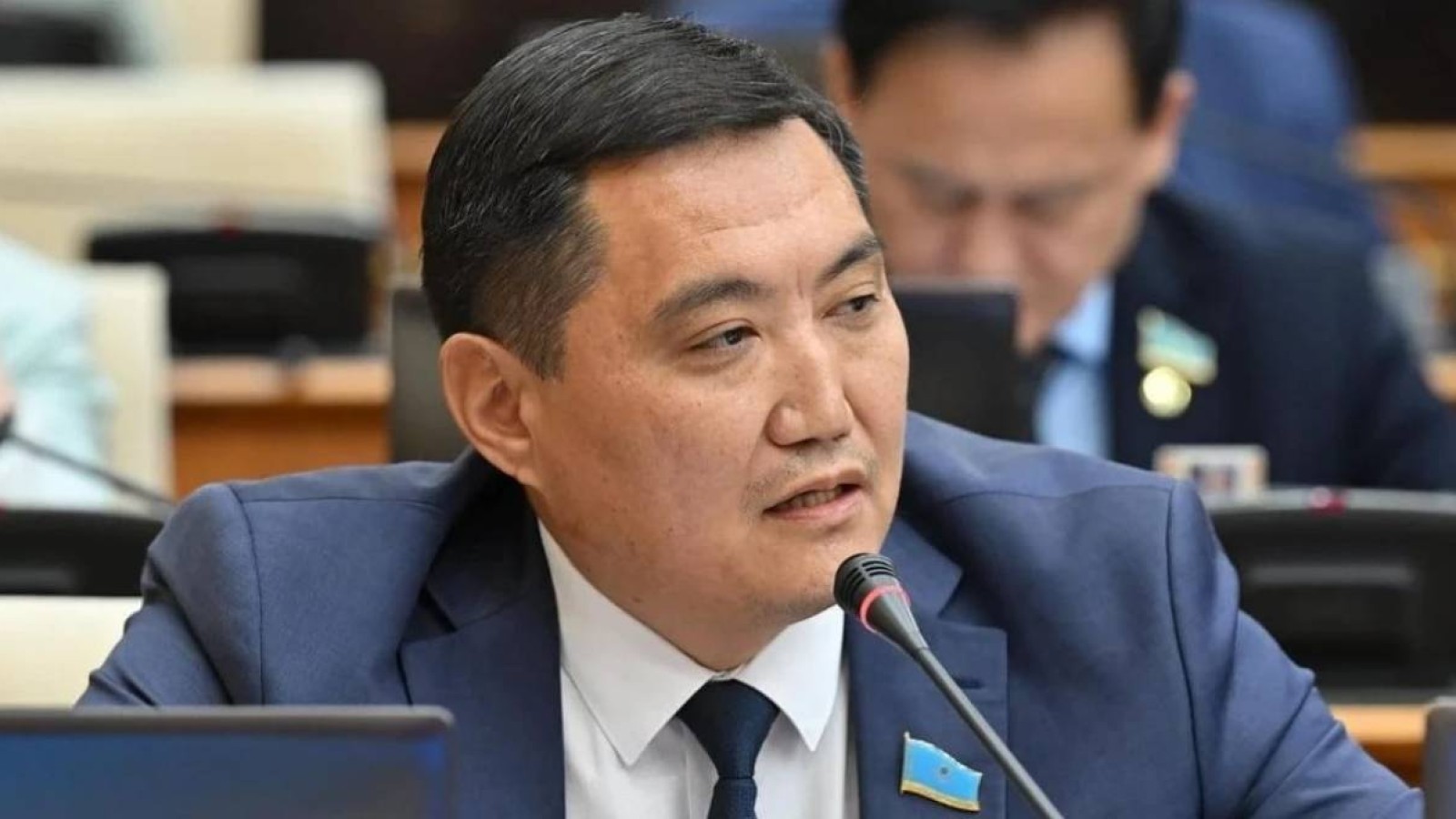 Депутат тұрғындар арасында да зілзаладан қорғану жаттығуын жүйелі түрде жүргізіп отыруды ұсынды.