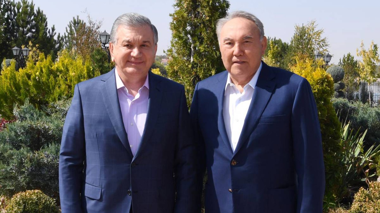 Назарбаев Өзбекстан президентімен кездесті.