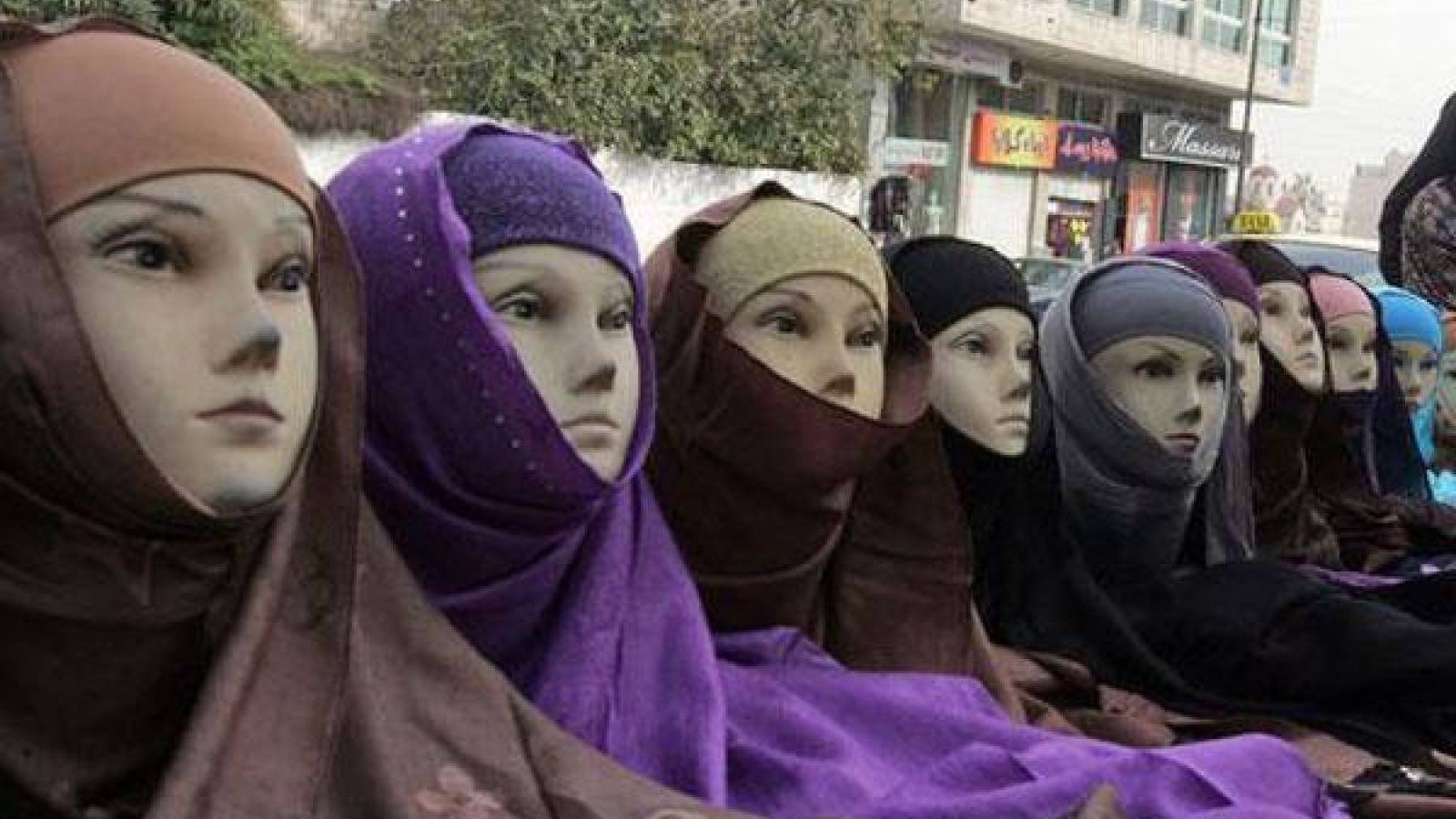 Өзбекстан хиджаб жайлы алғашқы істі қарап жатыр.