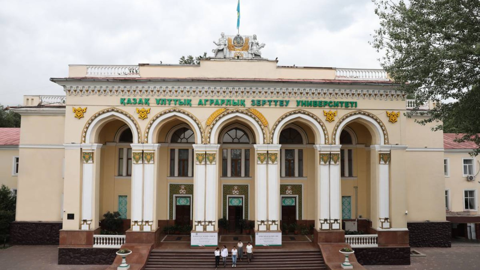 Қазақ ұлттық аграрлық зерттеу университеті 43 млн теңгеден астам қаржы жымқырған.