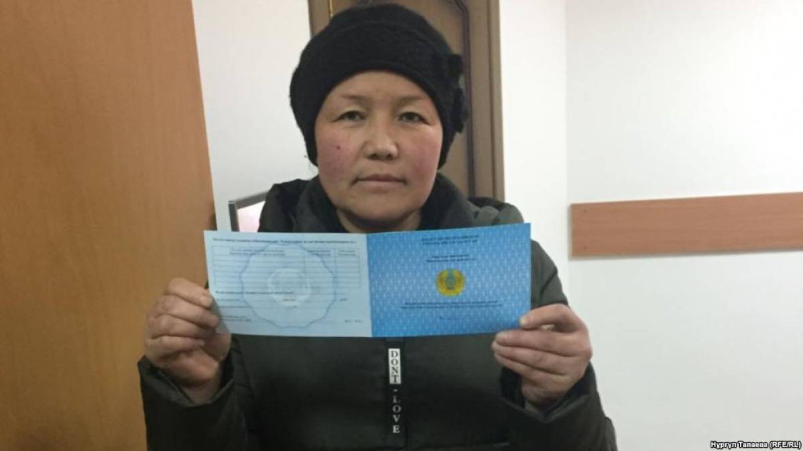 Сайрагүл Сауытбайдың «пана іздеуші тұлға» куәлігінің мерзімін ұзартты.