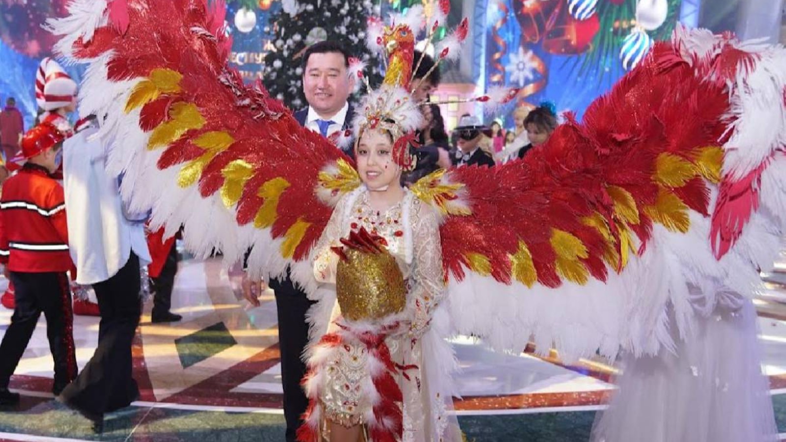 Республикалық Президенттік жаңа жылдық шыршаға 100 бала қатысты.