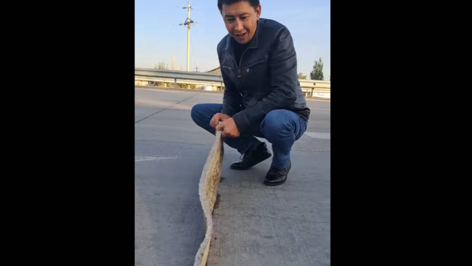 ҚазАвтоЖол жолды пенопластпен сала бастаған ба?.