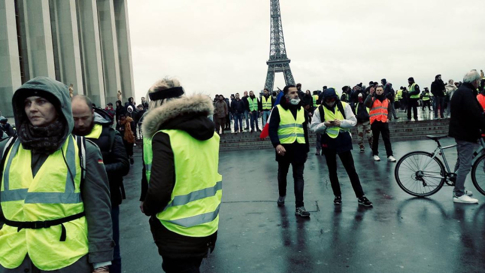 Эммануэль Макрон: «Сары жейде наразылығы көп жағдайда заңды».