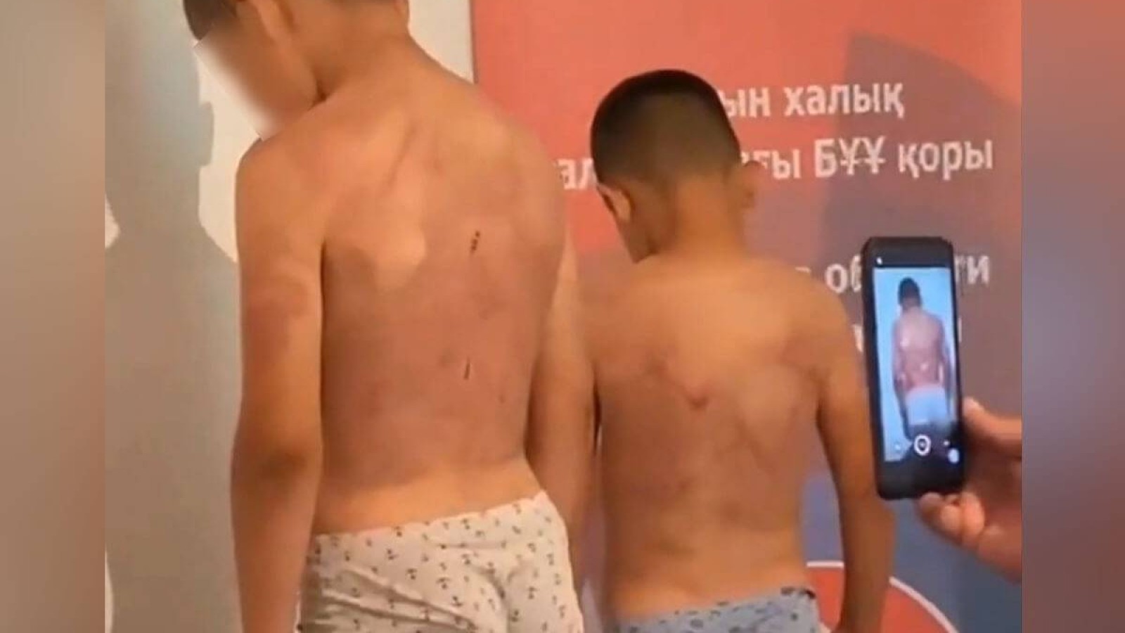 Шымкент қаласының медресесінде балаларды ұрып-соққан.