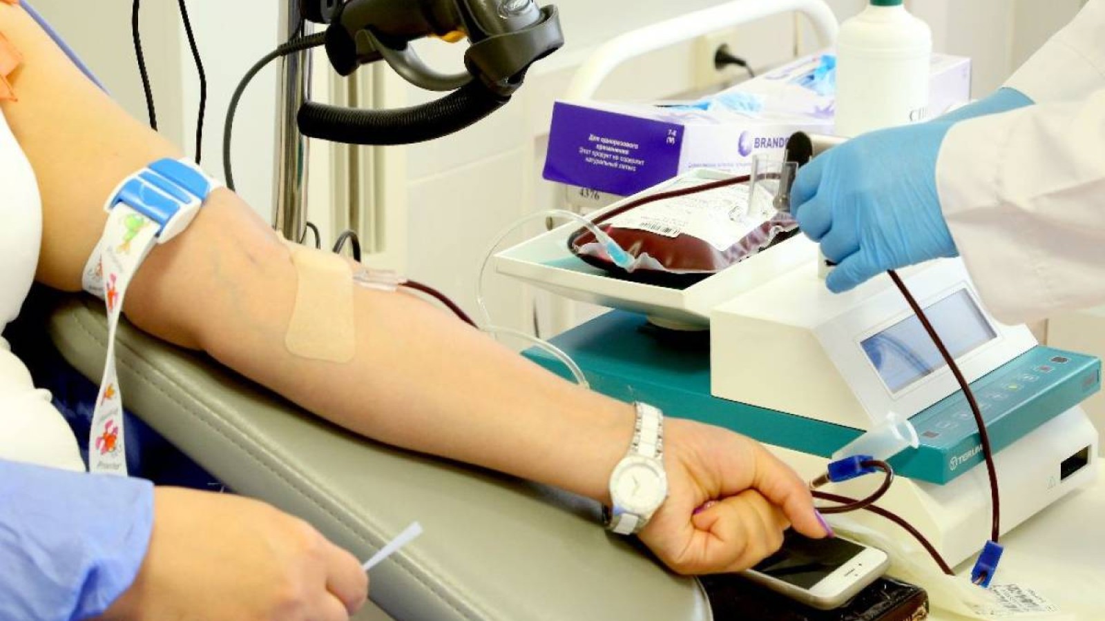 Алматыда қан құйылған үш науқас ВИЧ инфекциясын жұқтырды.