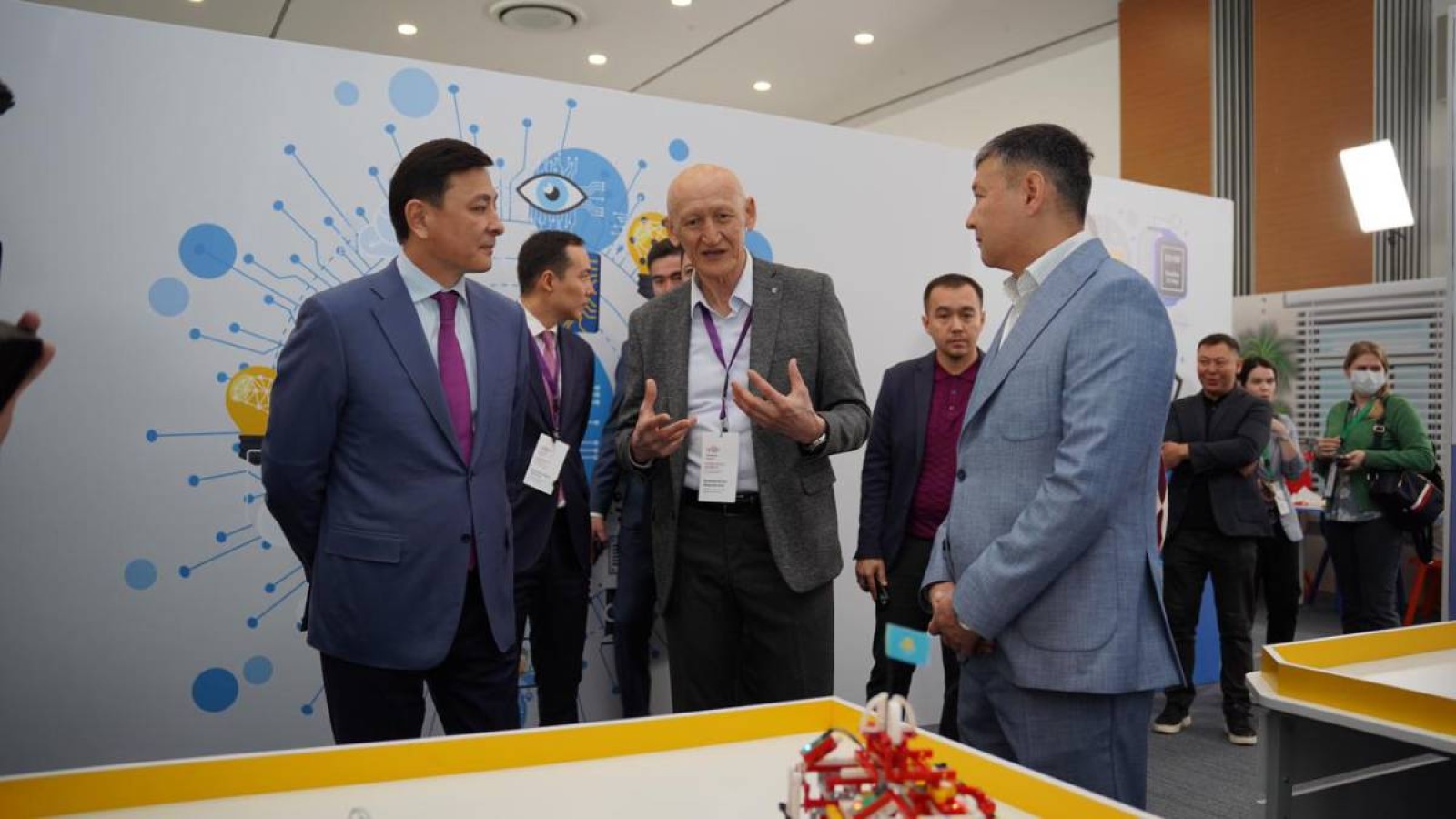 «Қазақстан халқына» қоры өңірлердегі білім мәселесін қалай шешуде.