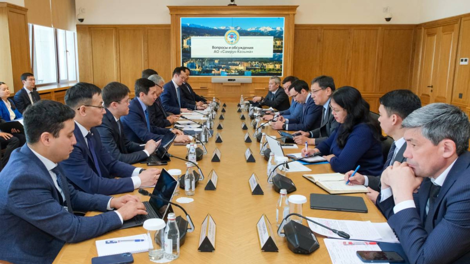 Досаев «Самұрық-Қазына» ҰӘҚ» АҚ басқарма төрағасы Нұрлан Жақыповпен кездесті.