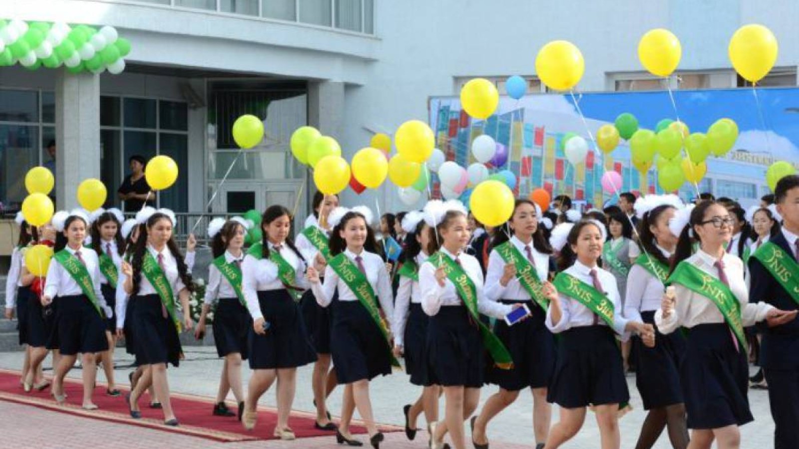 Мектеп түлектеріне ата-ананың қысымы емес, қолдауы қажет.