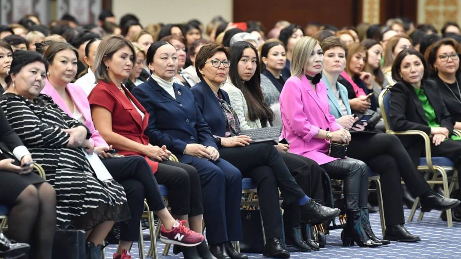 Мансапқа қол жеткізген әйелдер неге дағдарысқа жиі ұшырайды?.