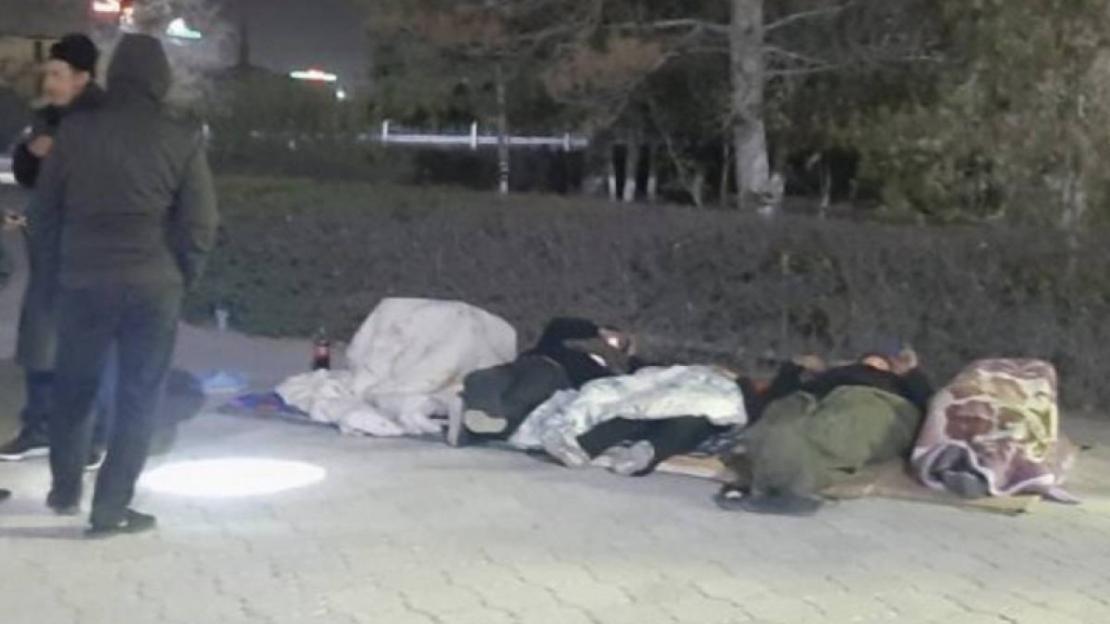 Жаңаөзен тұрғындары әкімдік алдында түнеді.