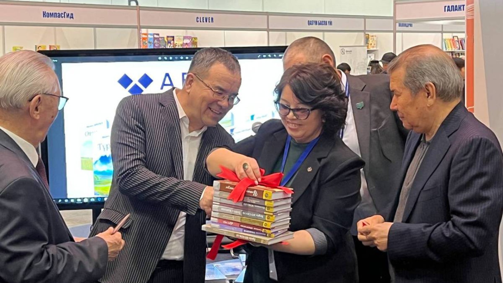 «Абай» баспасының кітаптары таныстырылды.