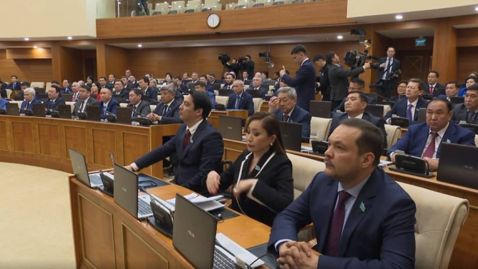 Көппартиялық жүйеден үміт көп.