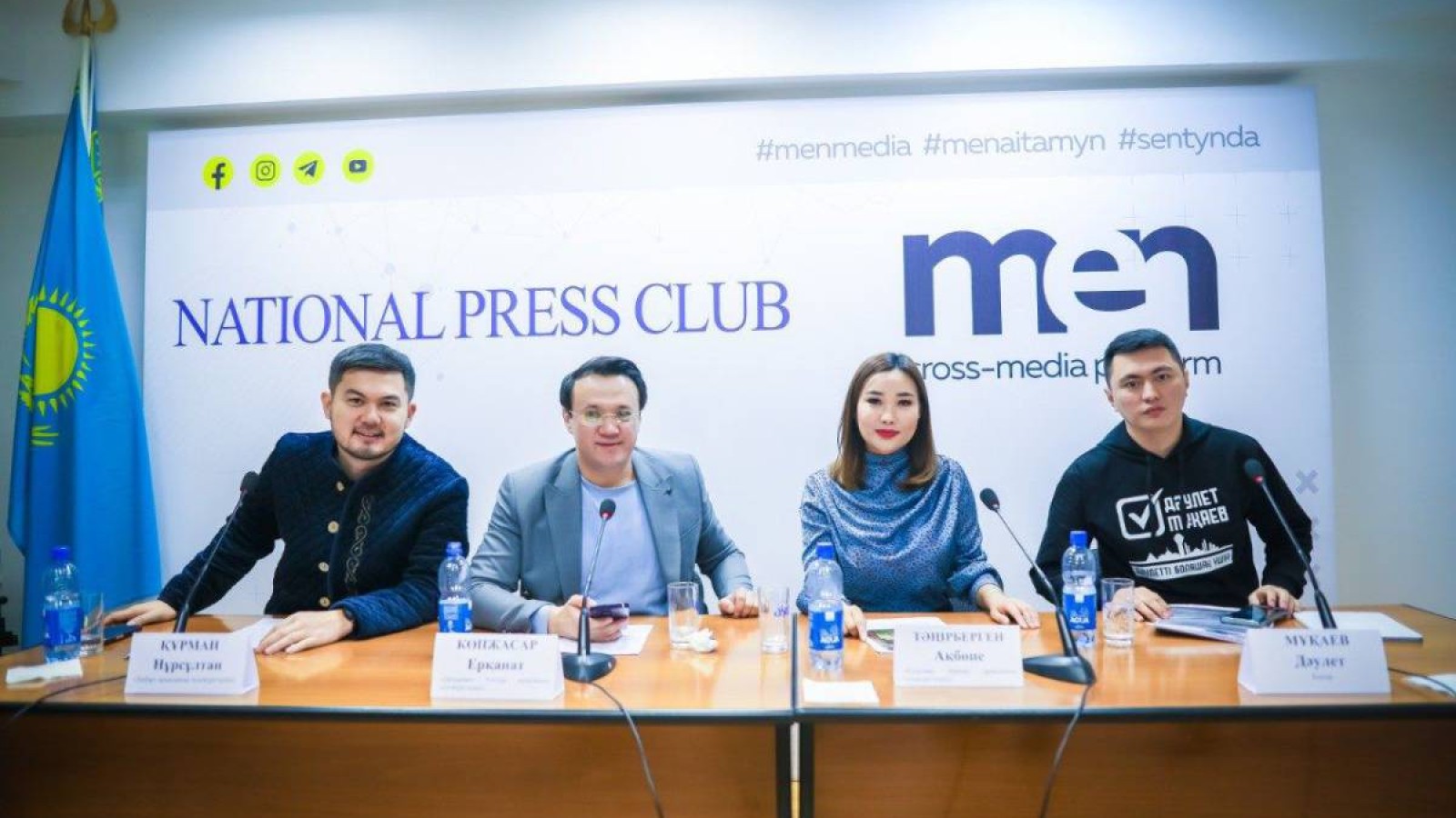 ЖАСТАР ҮНІ: жас депутаттарға үлкен жауапкершілік жүктелген.