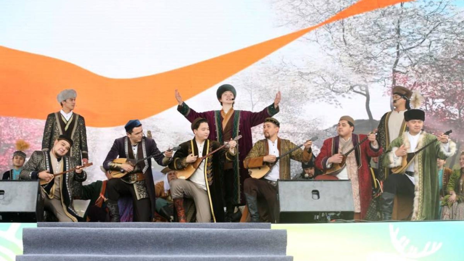 Алматыда Көк-Төбеде «Көрісу күні» мерекесі тойланды.