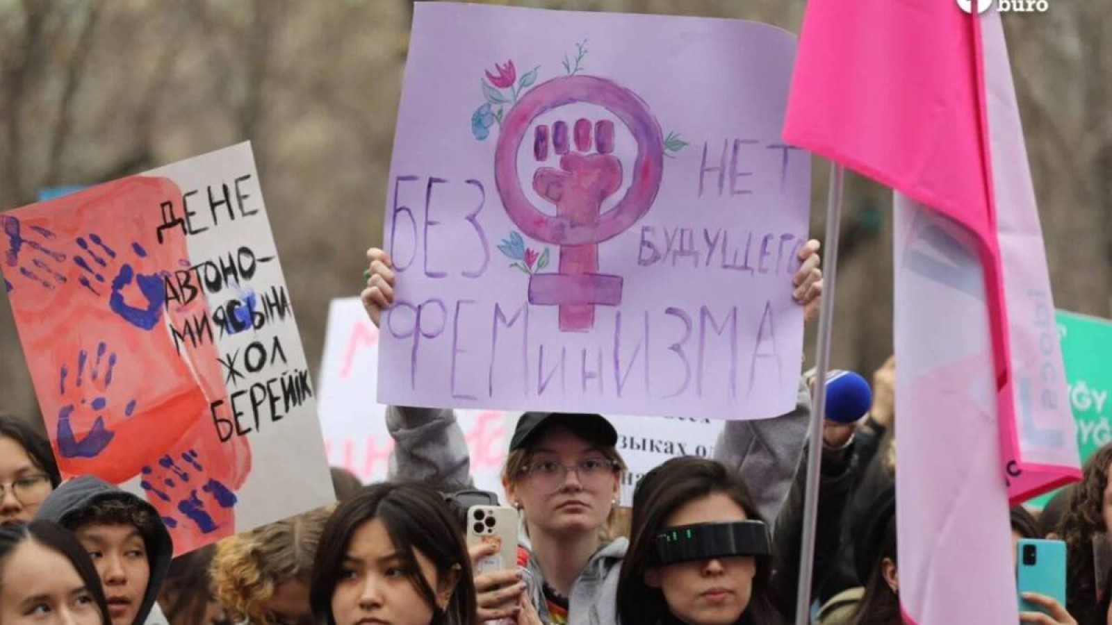 Алматыда әйелдер құқығына арналған митинг өтті.