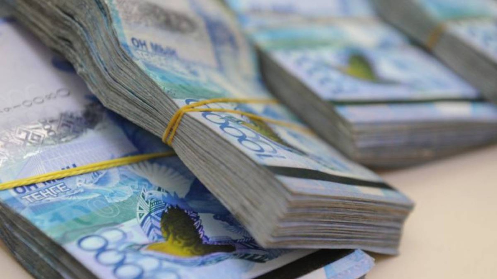 ҚТЖ қызметкері 82 млн теңгені заңсыз иеленген.