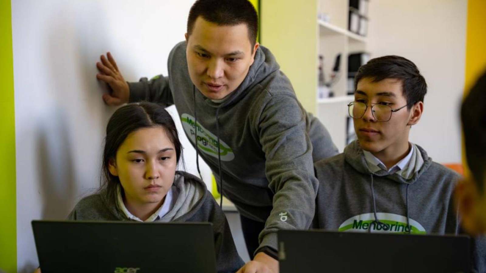 ІТ-кәсіпқой мамандары Алматы облысының оқушыларына мамандық таңдауға көмектеседі.