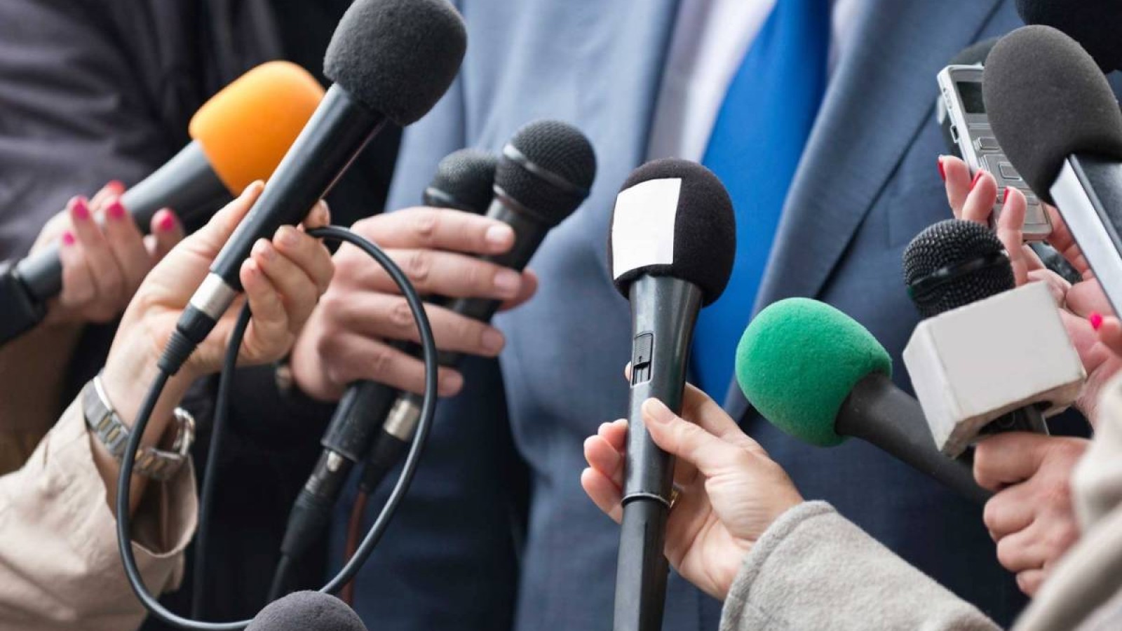 Журналистерге жауап бермейтін мемлекеттік қызметшілер жауапқа тартылады — министр.