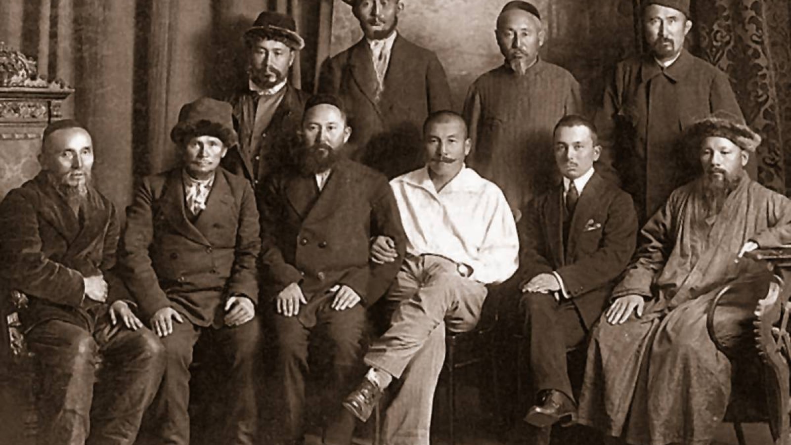 «Ауруға қарсы атқа мінгенде алдымен қолға алатын іс – елді ағарту».