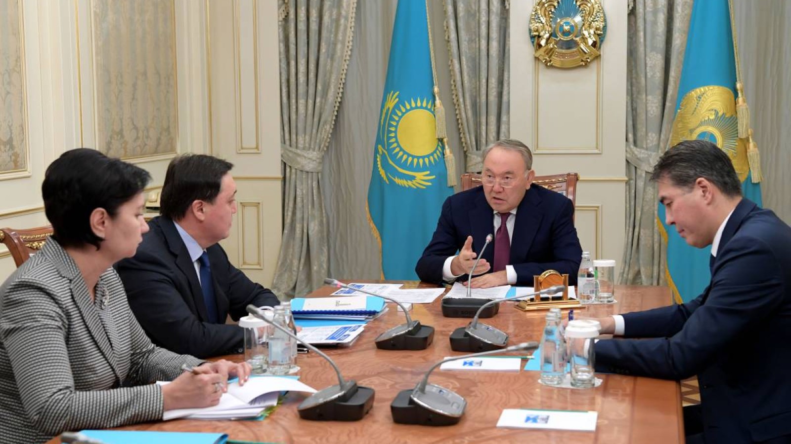 Назарбаев: Көпбалалы отбасылар, табысы төмен адамдар 1 сәуірден бастап әлеуметтік көмек алуы керек.