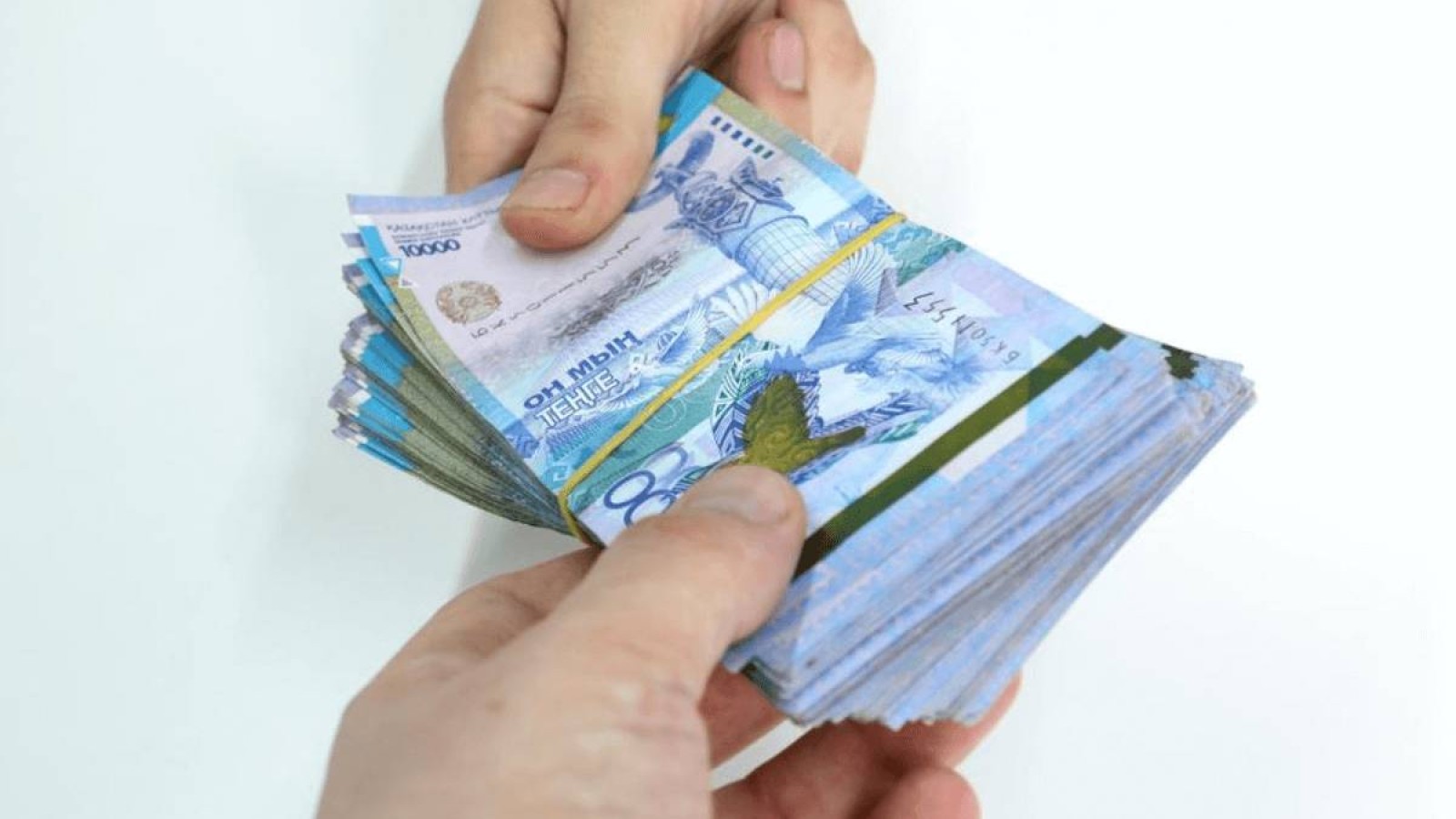 Шымкентте полиция қызметкері 2 млн теңге пара алды деген күдікке ілінді.